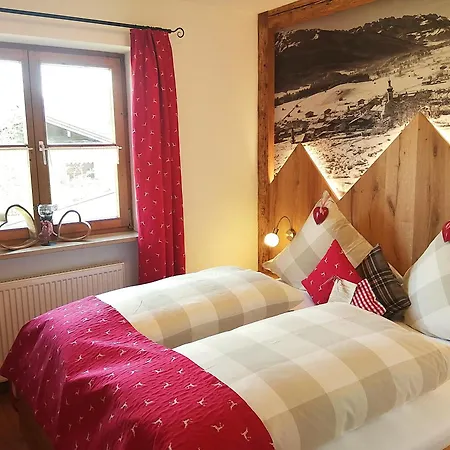 Gaestehaus Schoenfeld Guest house Reit im Winkl